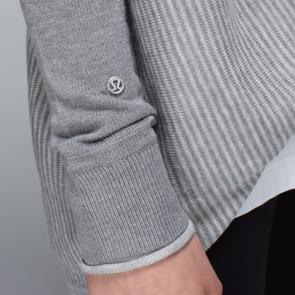 🏷️ SOLD • 𝅺LULULEMON • Iconic Wrap Sweater in Heathered Medium Grey • 6 - Picture 4 of 16